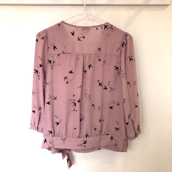 2/$15 - Printed wrap blouse - Picture 3 of 7